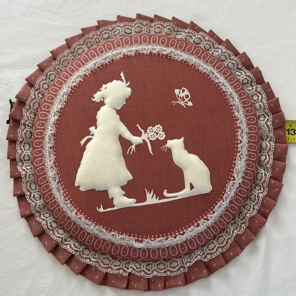 Puffy Child & Cat Silhouette Embroidery Hoop Layered Lace Ruffled Wall Hanging - Picture 6 of 7